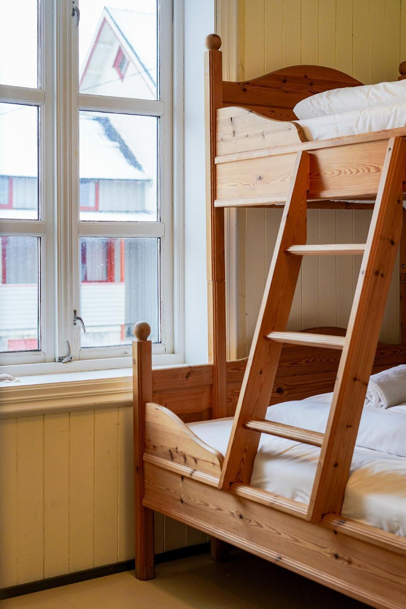 Heimbrygga Restaurant&Accommodation Skrova Extérieur photo